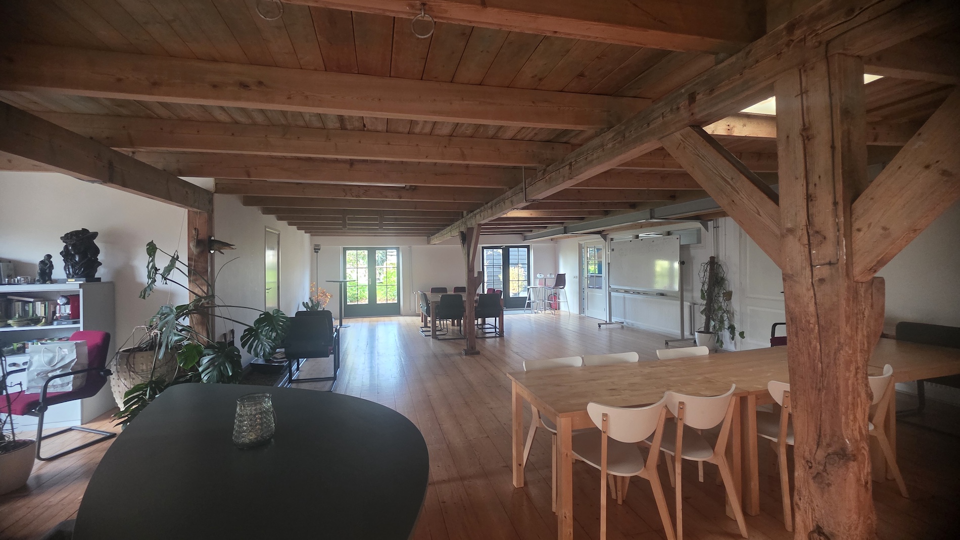 Een ruimte voor bijeenkomsten in een authentieke stijl van de boerderij