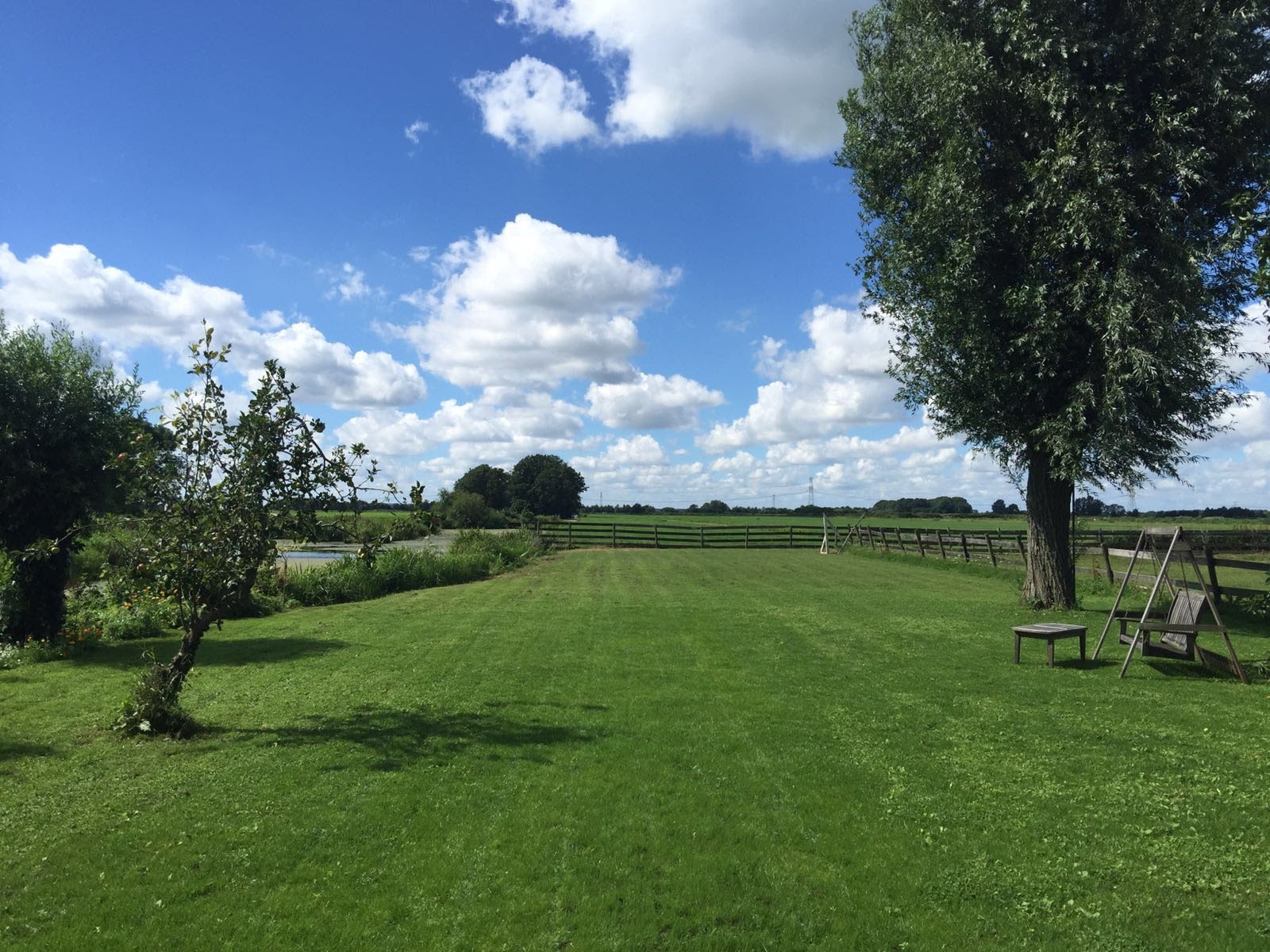 Het wijdse uitzicht van het polderlandschap in de Krimpenerwaard